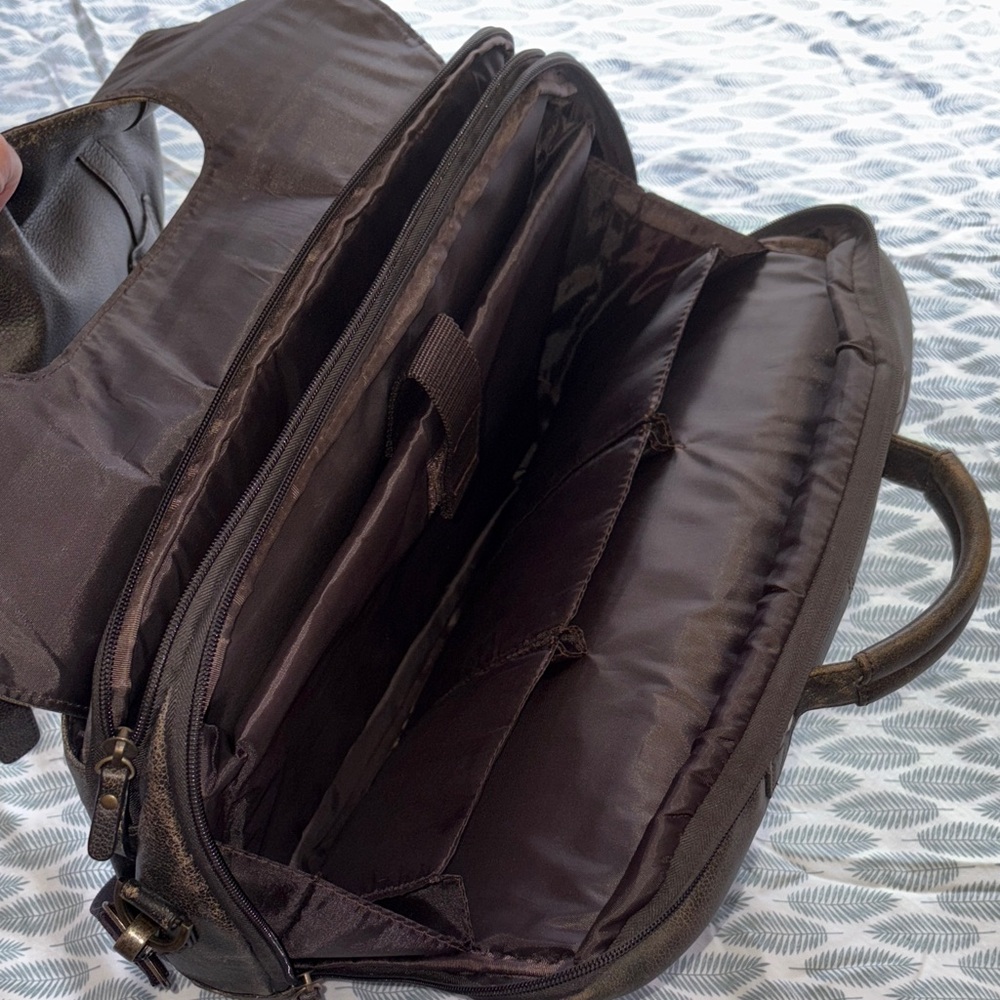 Black Rivet Dark Leather Messenger Bag - Picture 2 of 12
